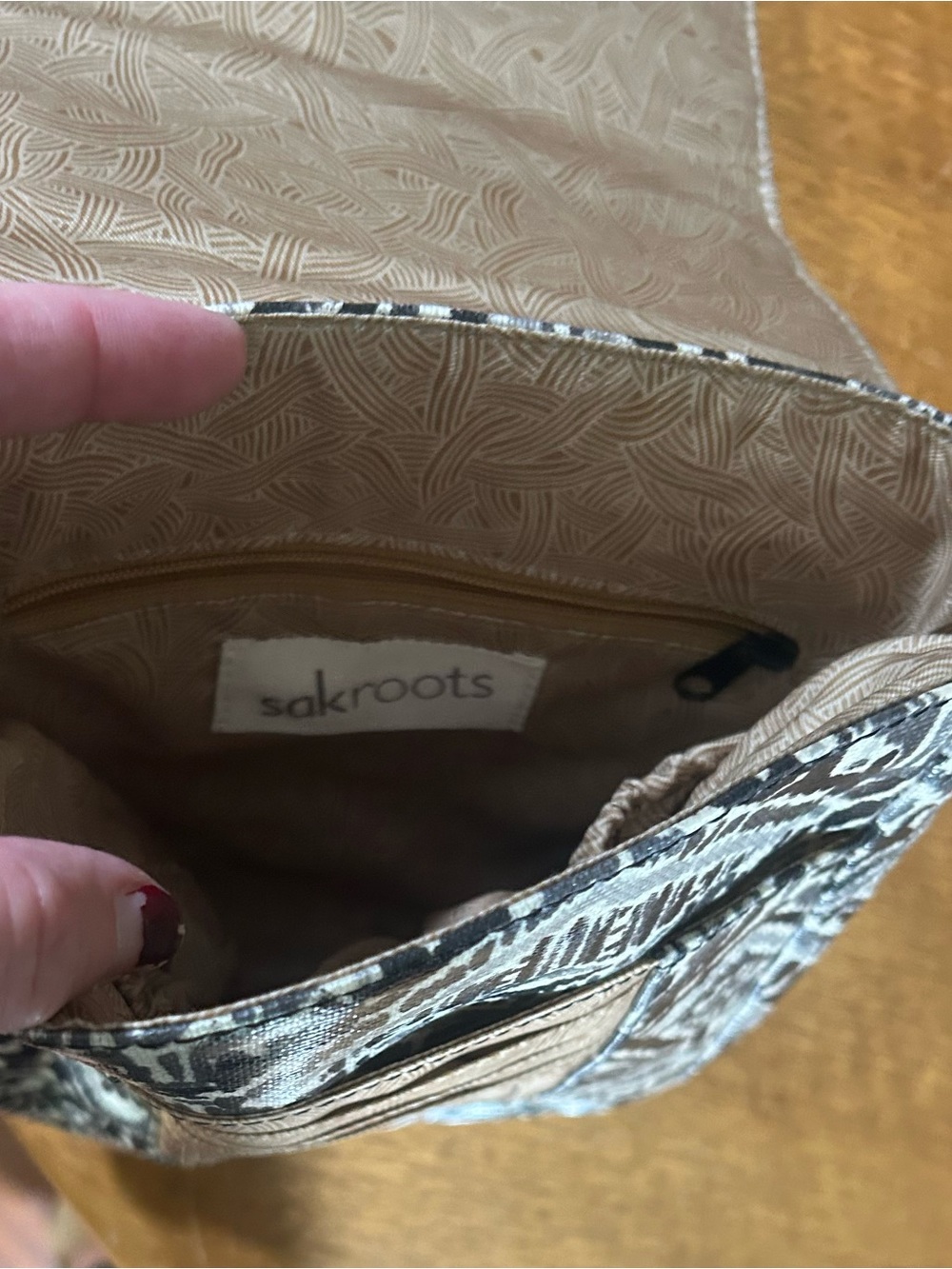 Sakroots Artist Circle Small Flap Messenger Bag Black White Boho Crossbody - Picture 7 of 7